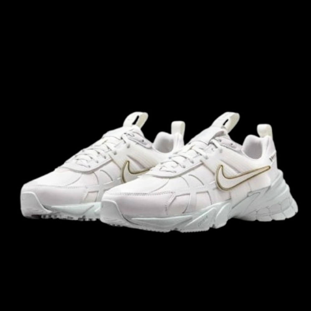 Nike V2K Run Gore-Tex Womens Size 9 White Platinum Tint Green
